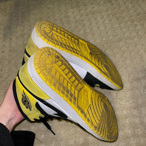 Air Jordon 1 Mid Se Yellow toe - Picture 5 of 7